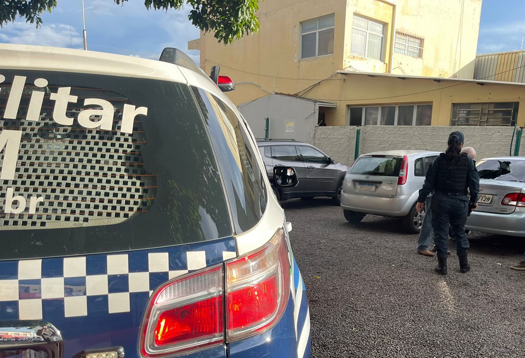 Momento em que a Polícia Militar esteve no local atendendo a ocorrência - Foto: Jornal da Nova